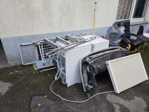 auch Aussenbereiche werden oft mit Sperrmüll zugestellt und erfordern Entrümpelungen in Wuppertal